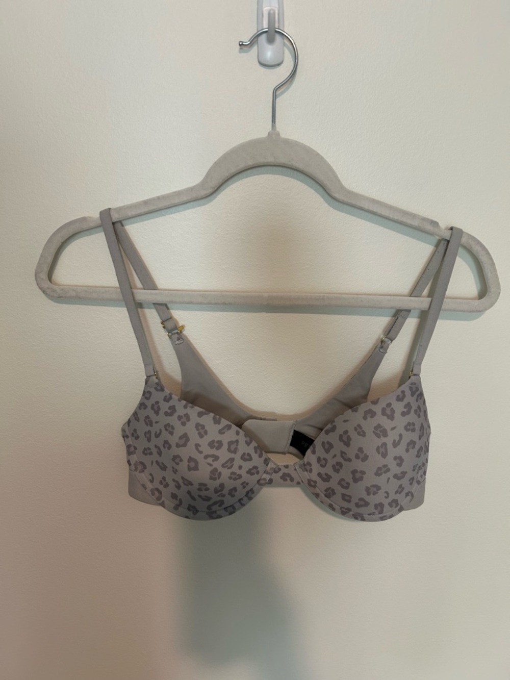 Pepper Light Gray Leopard Print T-Shirt Bra - Seamless Support 34B